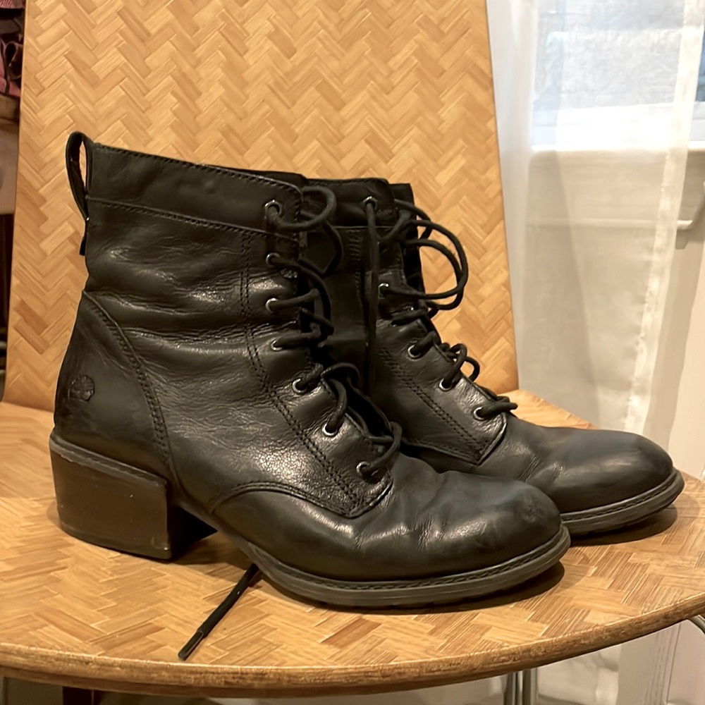 Timberland Sutherlin Bay Mid Lace Up Boots- med heel
